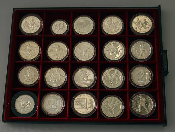 FUSSBALL-WM USA 1994, wertvolle Sammlung mit 38 Silbermünzen
